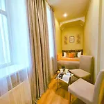 Centrally Located Two Bedroom Apartment, Five Min Walk To Old Town, Train & Bus Stations