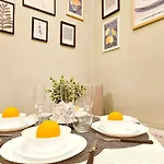 Centrally Located Two Bedroom Apartment, Five Min Walk To Old Town, Train & Bus Stations