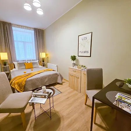 Centrally Located Two Bedroom Apartment, Five Min Walk To Old Town, Train & Bus Stations