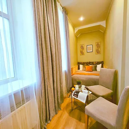 Centrally Located Two Bedroom Apartment, Five Min Walk To Old Town, Train & Bus Stations