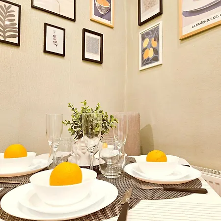 Centrally Located Two Bedroom Apartment, Five Min Walk To Old Town, Train & Bus Stations