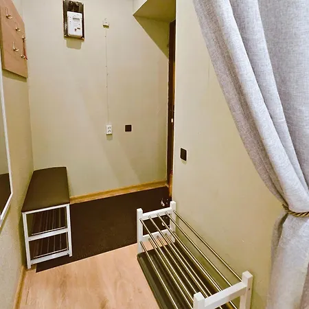 Centrally Located 2 Bedroom Apartment, 5 Min Walk To Old Town, Train & Bus Stations * Рига