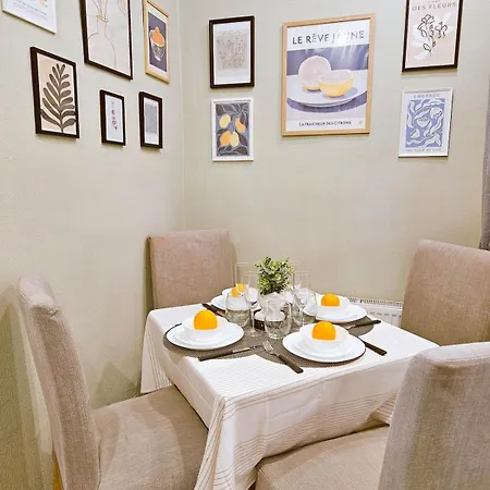 Centrally Located Two Bedroom Apartment, Five Min Walk To Old Town, Train & Bus Stations