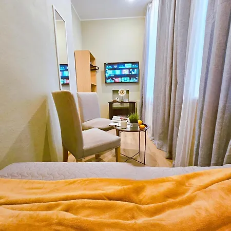 Centrally Located Two Bedroom Apartment, Five Min Walk To Old Town, Train & Bus Stations