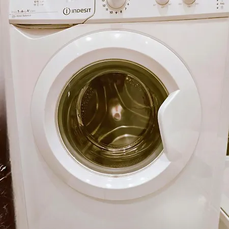 Centrally Located 2 Bedroom Apartment, 5 Min Walk To Old Town, Train & Bus Stations Апартаменти *