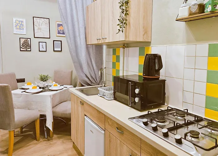 Apartment Centrally Located 2 Bedroom Apartment, 5 Min Walk To Old Town, Train & Bus Stations