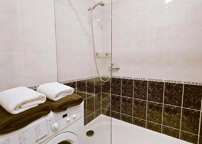 Centrally Located 2 Bedroom Apartment, 5 Min Walk To Old Town, Train & Bus Stations * Riga