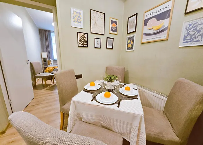 Dzīvoklis Centrally Located 2 Bedroom Apartment, 5 Min Walk To Old Town, Train & Bus Stations