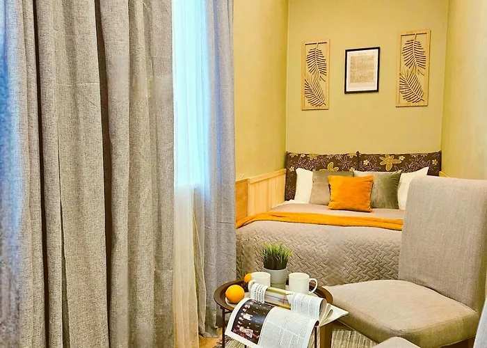 Centrally Located Two Bedroom Apartment, Five Min Walk To Old Town, Train & Bus Stations Apartment