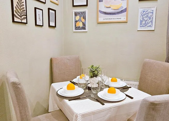 Centrally Located Two Bedroom Apartment, Five Min Walk To Old Town, Train & Bus Stations