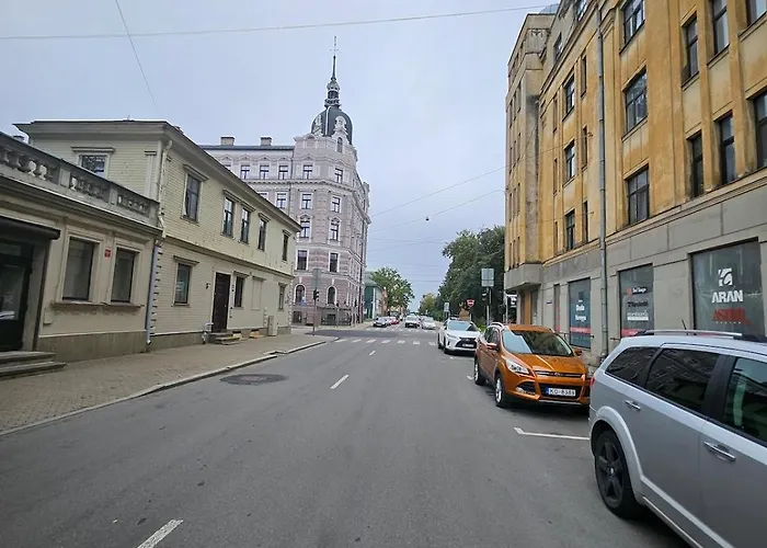Apartment Centrally Located 2 Bedroom Apartment, 5 Min Walk To Old Town, Train & Bus Stations Riga