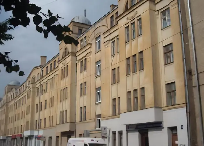 Centrally Located 2 Bedroom Apartment, 5 Min Walk To Old Town, Train & Bus Stations Riga
