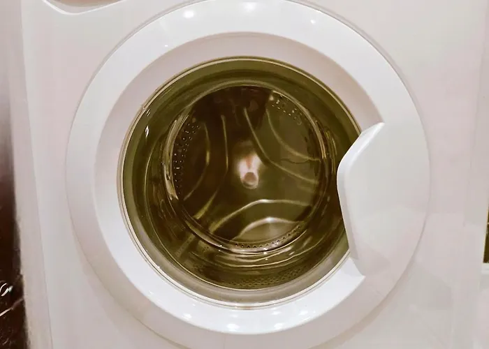 Centrally Located 2 Bedroom Apartment, 5 Min Walk To Old Town, Train & Bus Stations Dzīvoklis *