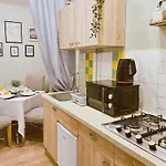 Apartamento Centrally Located Two Bedroom Apartment, Five Min Walk To Old Town, Train & Bus Stations