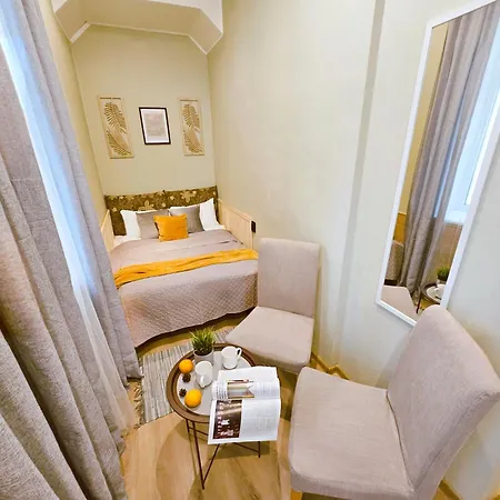 Centrally Located 2 Bedroom Apartment, 5 Min Walk To Old Town, Train & Bus Stations Riga