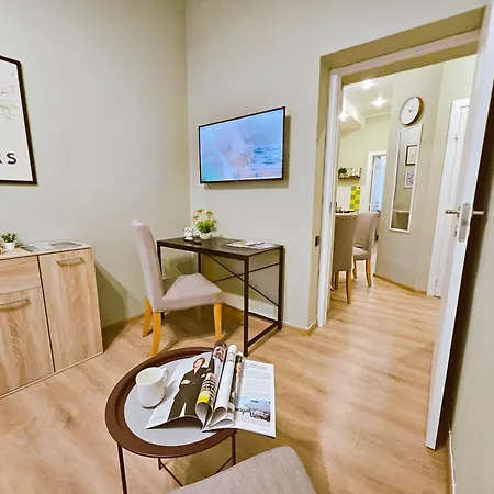 Centrally Located 2 Bedroom Apartment, 5 Min Walk To Old Town, Train & Bus Stations Riga