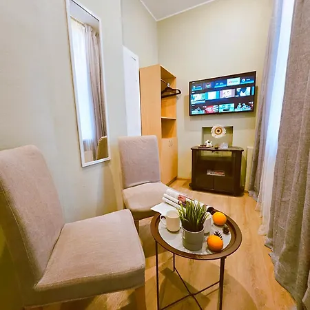 Centrally Located 2 Bedroom Apartment, 5 Min Walk To Old Town, Train & Bus Stations Appartement *